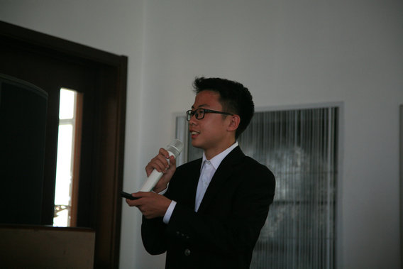 郑文浩同学做实践展示.jpg