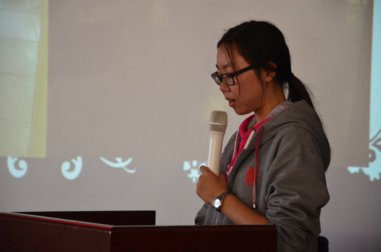 乔安琪同学做社会实践展示.jpg